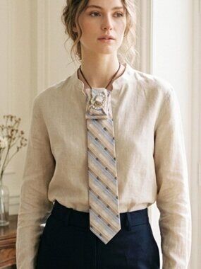 NWT Van Heusen Statement Tie Necklace Beige and Light Blue Striped